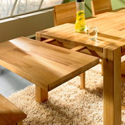 Esstisch aus Holz mit ausziehbarer Platte, seitliche Perspektive