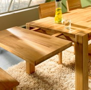 Houten eettafel met uitschuifbaar blad, zijaanzicht