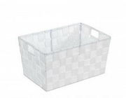 Weißer Badkorb Adria 'S' aus Kunststoffgeflecht, schräg von vorne fotografiert.