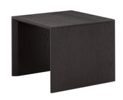 Zwarte houten bijzettafel in een moderne, minimalistische vorm, zijaanzicht