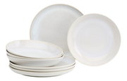 Perspektive von vorne auf ein 8-teiliges Speiseset mit eleganten, weißen Tellern.