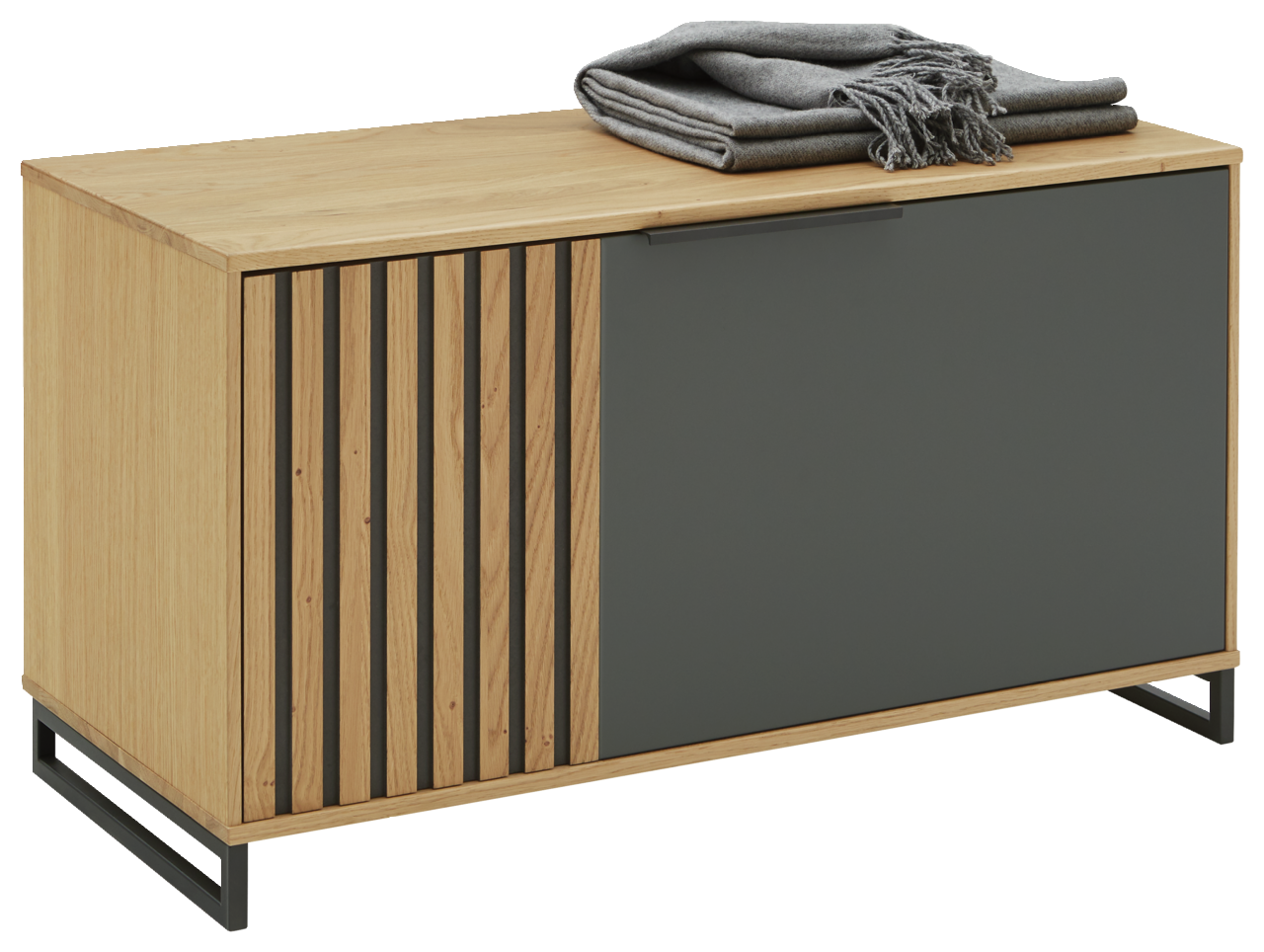 Dieter Knoll Garderobenbank RIVA Garderobenbank aus Holz mit modernem Design, seitliche Perspektive, mit grauer Tür und gestapelten Decken oben.