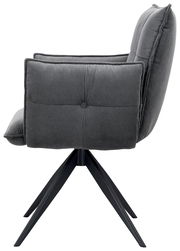 Seitenansicht eines grauen Armlehnstuhls mit gestepptem Stoffbezug und schwarzem Metallgestell.