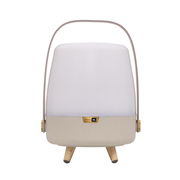 Frontansicht einer tragbaren Lampe mit Holzfüßen und einem Griff, Modell Lite-up Play Mini JBL Sand.