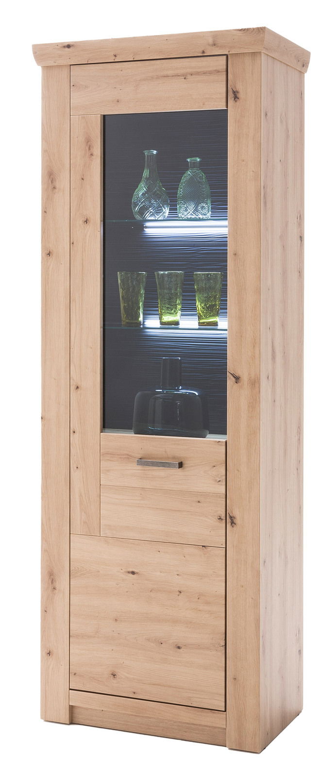 Holzvitrine mit Glastür und LED-Beleuchtung, gefüllt mit Gläsern und Karaffen, seitliche Perspektive