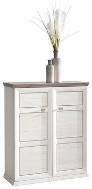 Schuhschrank aus der Serie Camron/Benton mit zwei Vasen und Dekoration auf der Oberseite, frontal betrachtet.