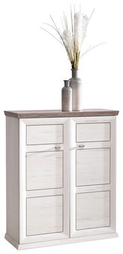 Schuhschrank aus der Serie Camron/Benton mit zwei Vasen und Dekoration auf der Oberseite, frontal betrachtet.