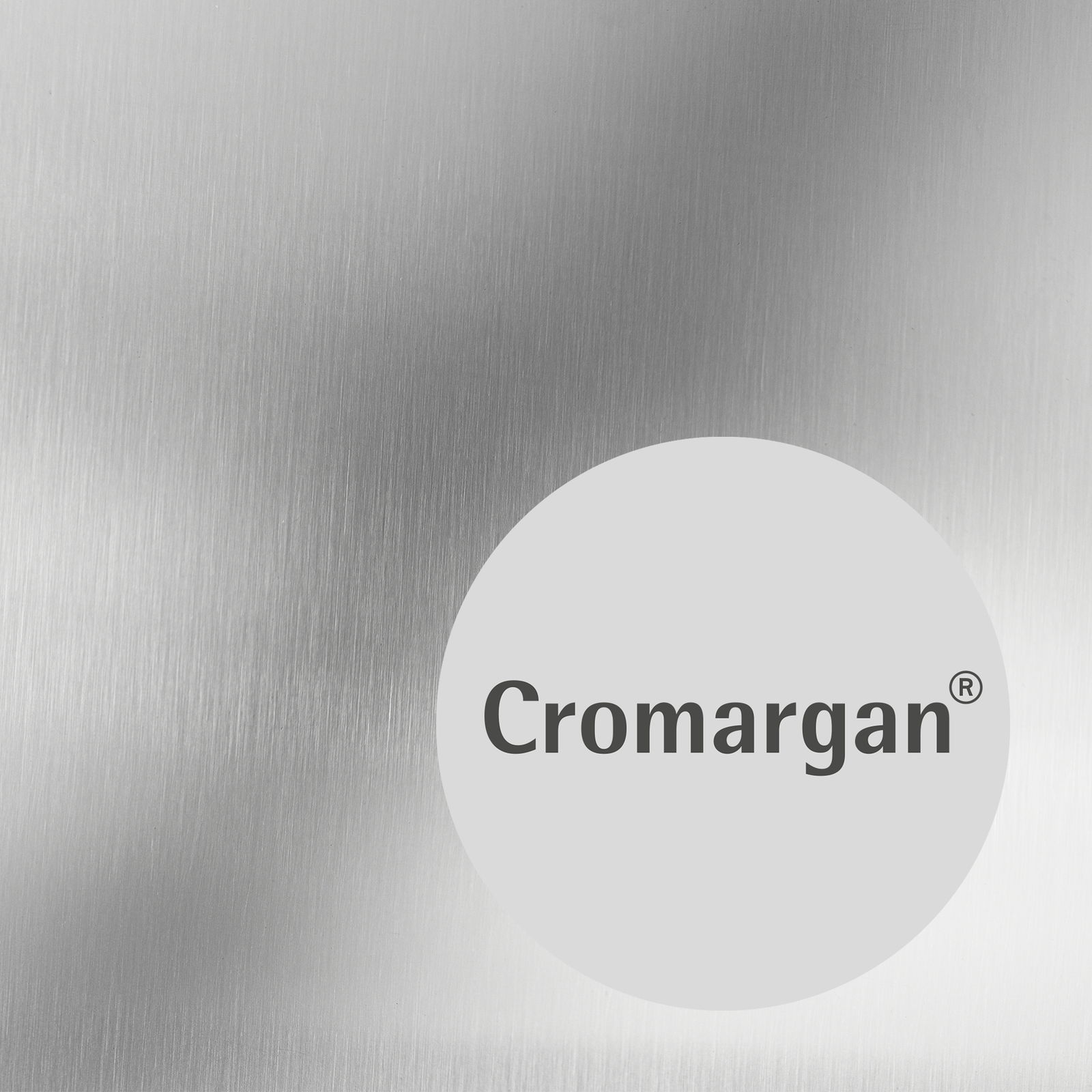 Nahaufnahme der gebürsteten Edelstahloberfläche mit dem Cromargan-Logo in der Mitte.