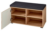Garderobenbank aus Holz mit schwarzem Sitzpolster, offene Fächer und eine geöffnete Tür, seitliche Perspektive