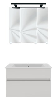 Frontale Ansicht eines modernen Badblocks mit einem dreitürigen Spiegelschrank und einem weißen Waschtisch mit Schubladen.