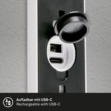 Nahaufnahme einer Akku-Außenwandleuchte mit USB-C-Anschluss, seitliche Perspektive