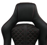 Rückansicht eines Gaming Stuhls mit schwarzem Leder und roten Nähten