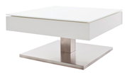 Moderner weißer Couchtisch mit quadratischer Glasplatte und Metallfuß, seitliche Perspektive