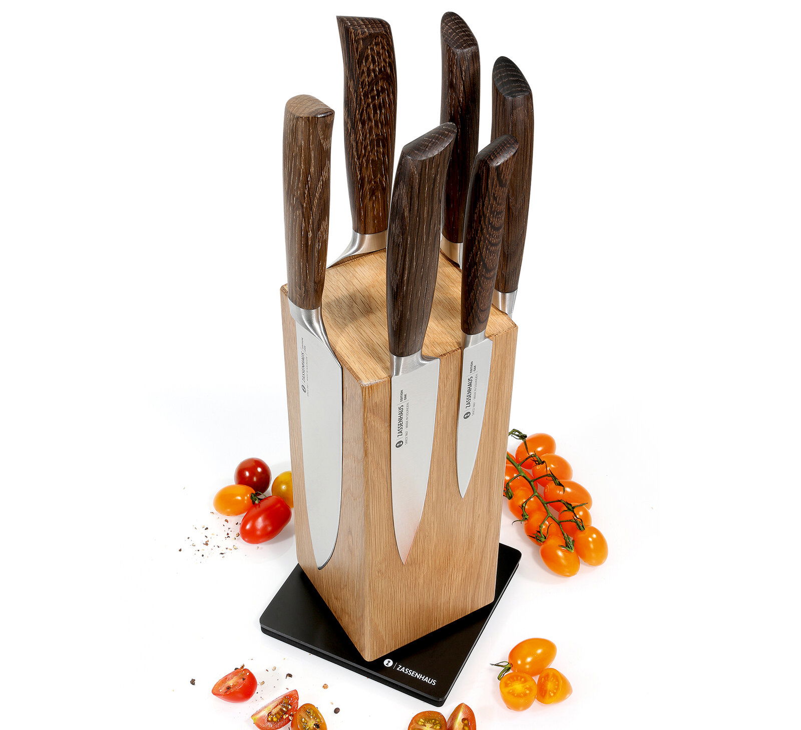 Zassenhaus Magnet-Messerblock SPIN Magnet-Messerblock aus Eiche mit sechs Messern, von oben fotografiert, umgeben von Kirschtomaten.