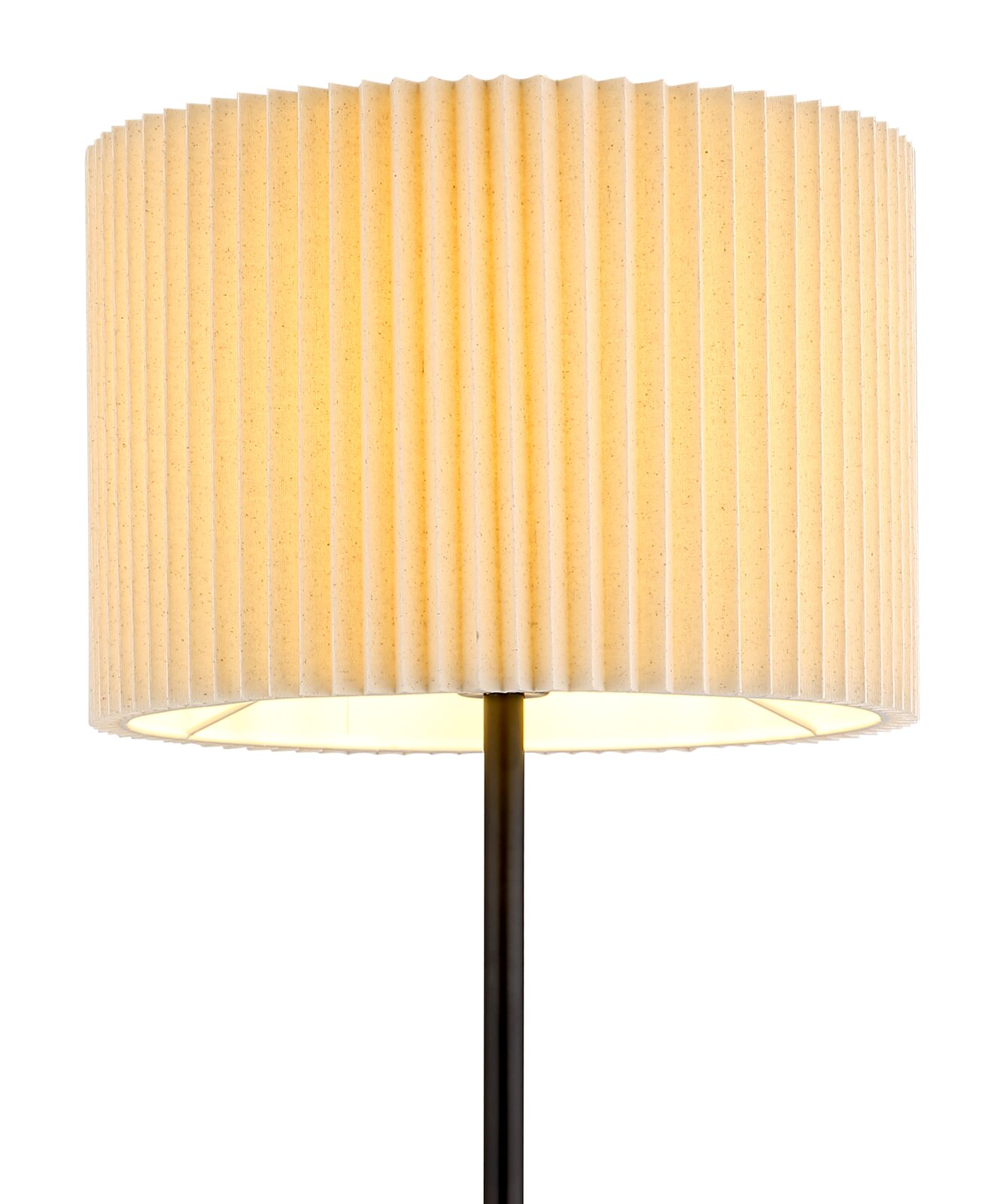 Nahaufnahme einer Stehleuchte mit einem geriffelten, cremefarbenen Lampenschirm und einem schwarzen Ständer.
