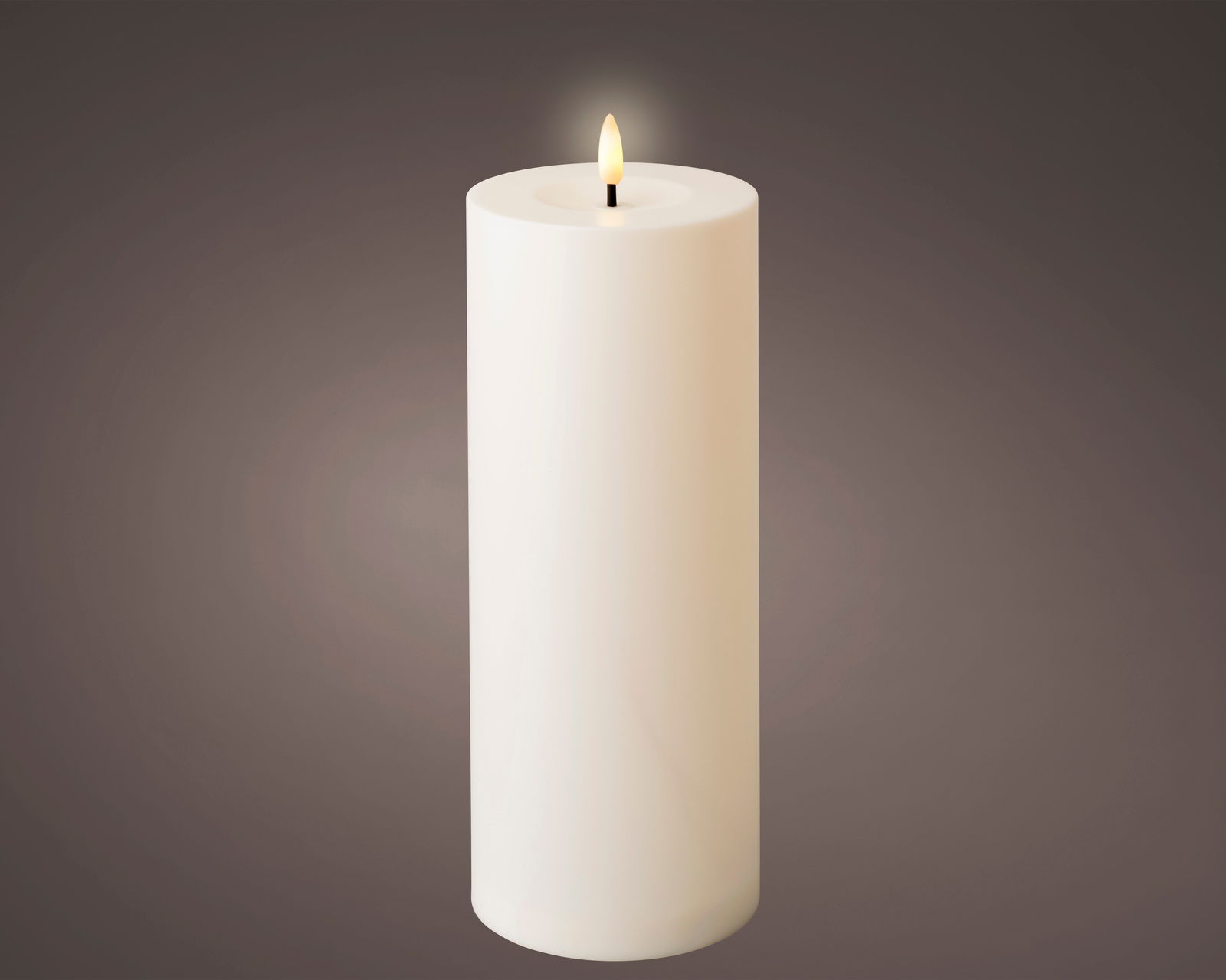 LED Kerze aus Wachs und Plastik, leuchtend, in Frontalansicht