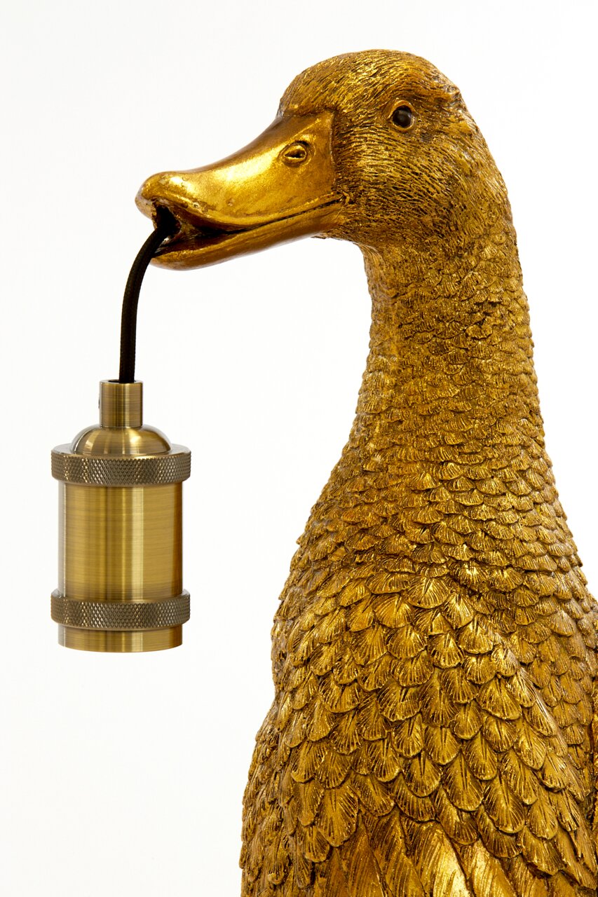 Goldene Tischleuchte in Form einer Ente, die eine Glühbirnenfassung im Schnabel hält. Seitenansicht.