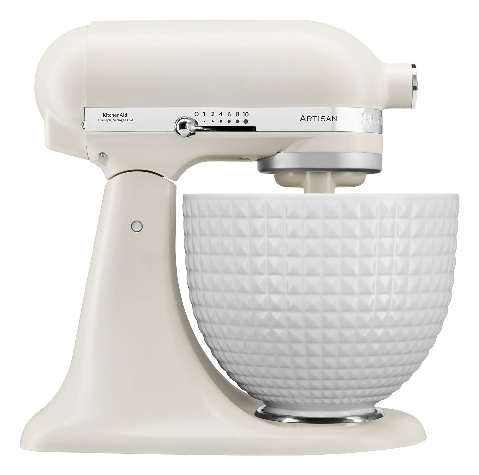 Seitliche Ansicht der cremefarbenen Küchenmaschine 4.7L ARTISAN mit strukturierter Rührschüssel.