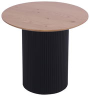 Runder Beistelltisch mit schwarzem, geriffeltem Sockel und heller Holzplatte, seitliche Perspektive