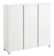 Weißer XL-Schuhschrank mit drei Türen, frontale Perspektive