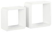 Zwei weiße, quadratische Wandregale in modernem Design, aus seitlicher Perspektive fotografiert.