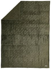 Grüne Plaid-Decke mit eingeprägtem Muster, ausgebreitet in der Draufsicht.