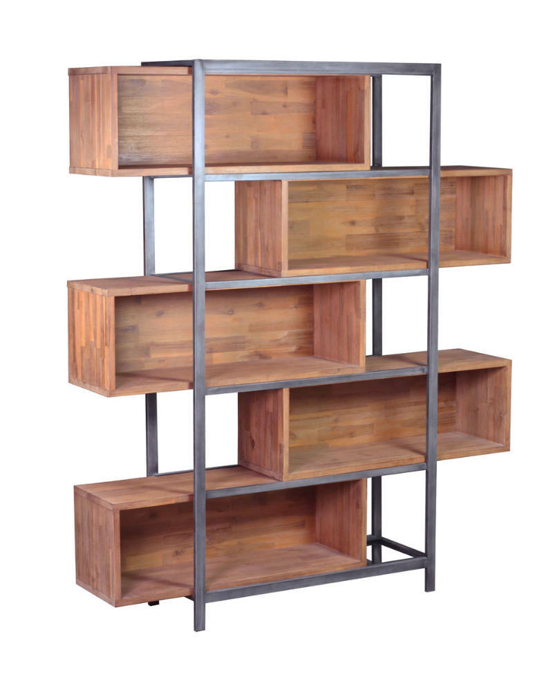 Modernes Bücherregal aus Holz und Metall mit asymmetrischen Fächern, seitliche Perspektive