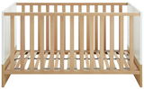 Babybett aus Holz mit Gitterstäben, Vorderansicht