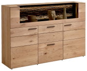 Hoogwaardig houten dressoir met meerdere lades en een open vak, versierd met vazen en een beeldje, gezien van voren.