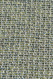 Nahaufnahme eines gewebten Stoffes in verschiedenen Grüntönen mit blauen und weißen Akzenten, Draufsicht