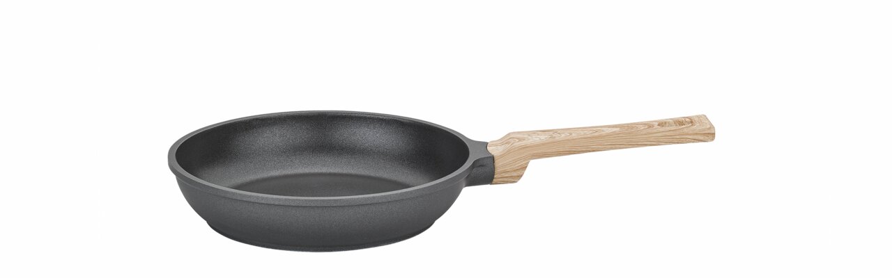 Mini-Bratpfanne mit Holzgriff, seitliche Perspektive