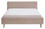 Frontale Ansicht eines Polsterbettgestells mit beigem Stoffbezug und Holzfüßen.