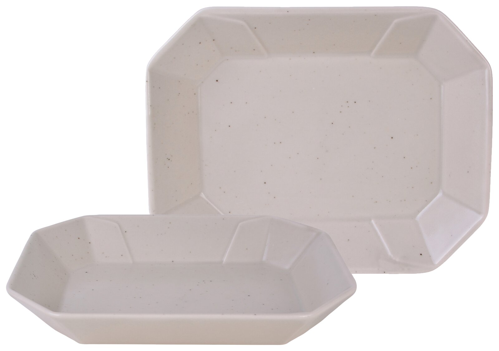 Creatable Box 2-tlg STREET FOOD Zwei gesprenkelte, cremeweiße rechteckige Keramik-Servierplatten mit facettiertem Rand, Studioaufnahme in leichter Draufsicht; eine Platte liegt vorne flach, die zweite steht dahinter aufrecht