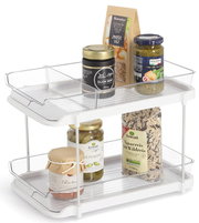 Zweistöckiges Etagenregal aus weißem Metall mit transparenten Seiten, gefüllt mit verschiedenen Lebensmitteln in Gläsern und Verpackungen, seitliche Perspektive.