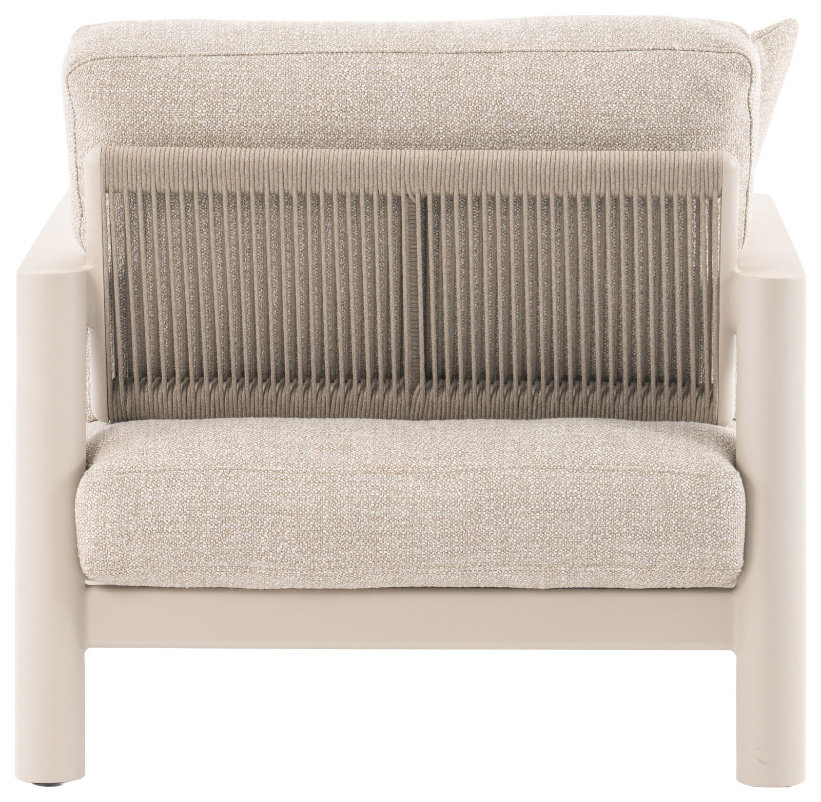 Rückansicht eines beigen Loungesessels mit geflochtenem Rückenteil und gepolstertem Sitz.