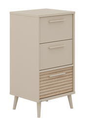 Beige Kommode mit drei Schubladen, davon eine mit Holzoptik, aus schräger Perspektive fotografiert