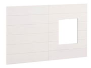 Weiße Fenster- und Wandpaneele mit rechteckiger Aussparung, seitliche Perspektive