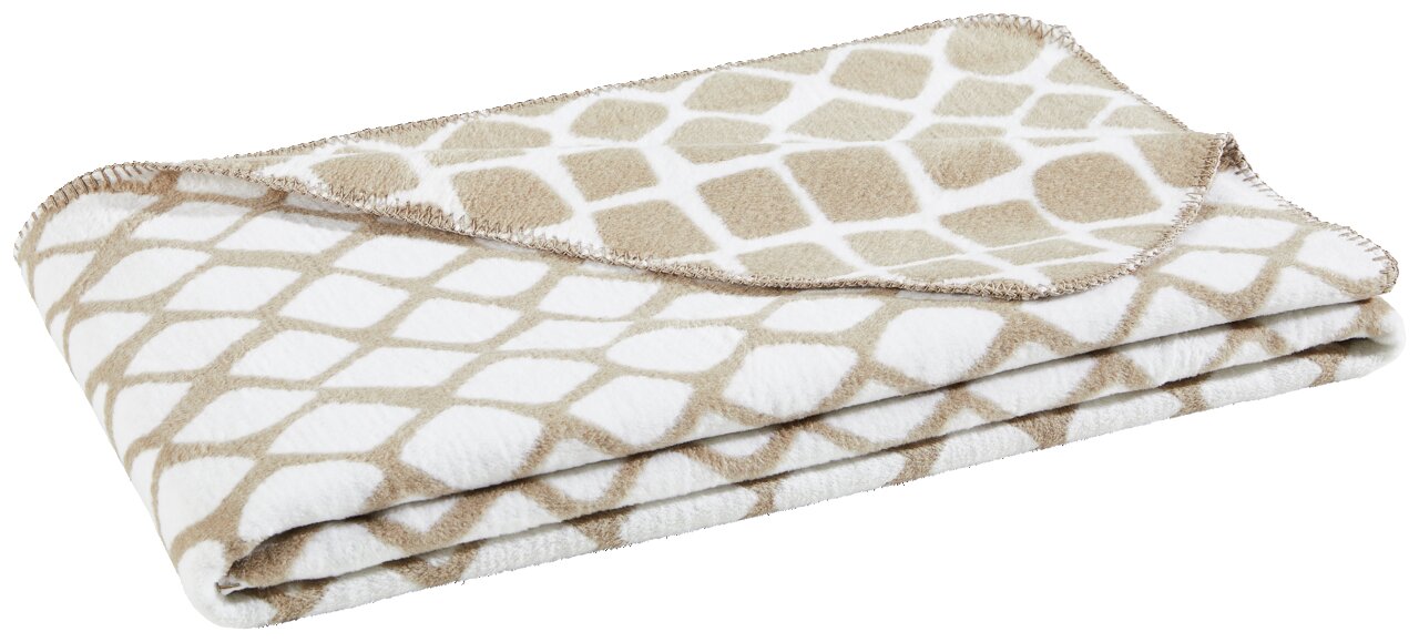 Gefaltete Wohndecke mit beige-weißem Muster, seitliche Perspektive