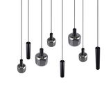 Moderne Pendelleuchte mit mehreren schwarzen und transparenten Lampenschirmen, von unten betrachtet.