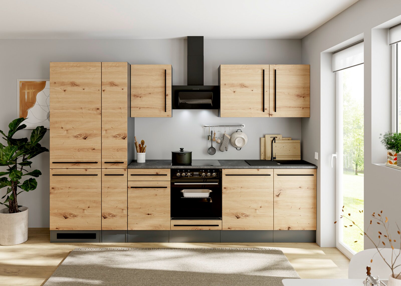Moderne keukenopstelling met licht houten kastenfronten en zwarte grepen, zwarte afzuigkap en donker werkblad met oven en spoelbak, frontaal aanzicht op ooghoogte