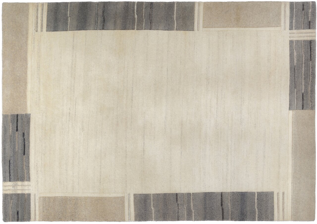 Wollteppich in rechteckiger Form mit einem minimalistischen Design in neutralen Tönen, aus der Vogelperspektive betrachtet.