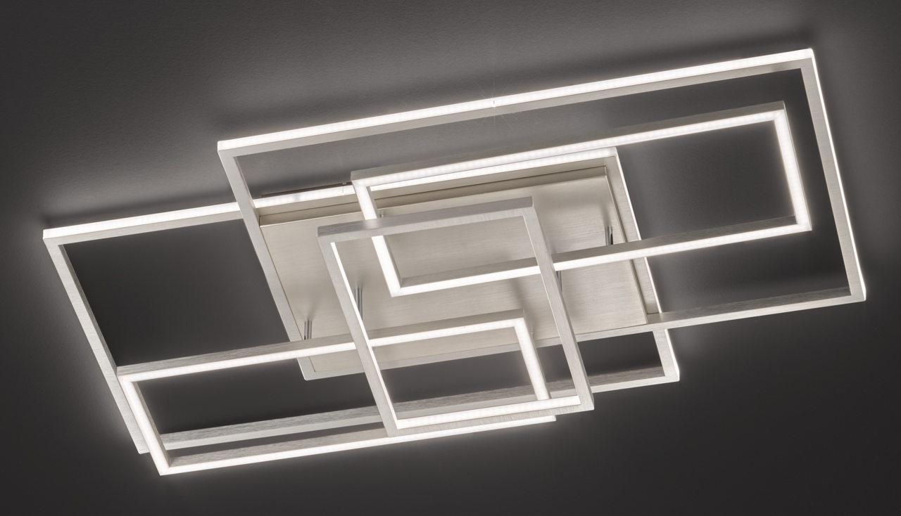 Moderne LED-Deckenleuchte mit geometrischem Design aus mehreren ineinander verschachtelten Rechtecken, Ansicht von unten.