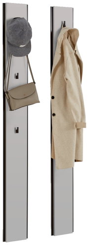 Garderobenpaneel-Set mit zwei Paneelen, eines mit einer Mütze und Tasche, das andere mit einem Mantel, seitliche Perspektive