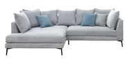 Graue Eckgarnitur mit blauen Kissen, Vorderansicht