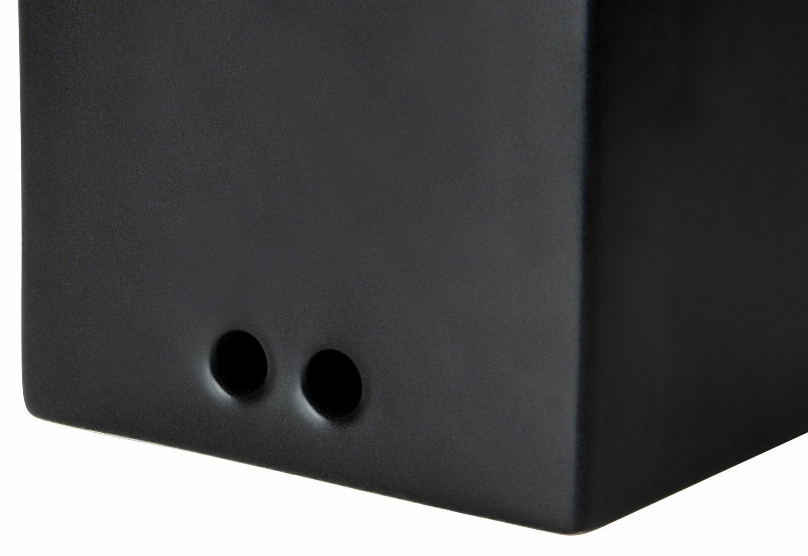 Nahaufnahme einer schwarzen Vorratsdose aus der Continenta Serie mit zwei Belüftungslöchern an der Unterseite.