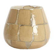 Teelichthalter aus Holz mit quadratischem Muster, seitliche Perspektive