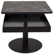 Moderne salontafel met een vierkant, donker marmeren blad en een zwarte, ronde voet, gezien vanaf de voorkant.