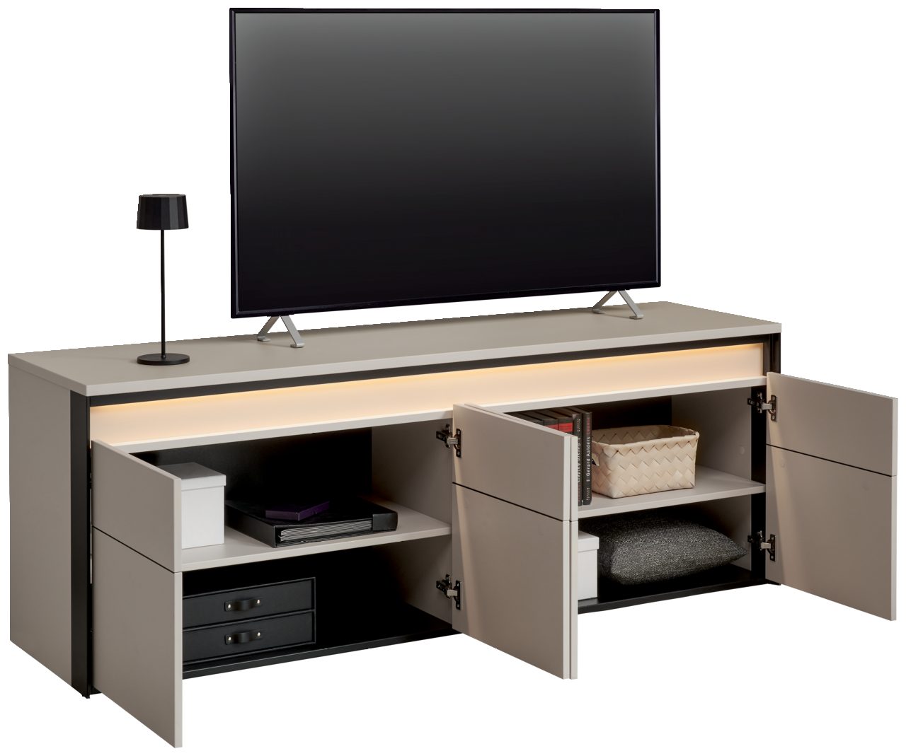 TV-Lowboard mit geöffneten Türen, zeigt Innenfächer mit Büchern, Körben und Dekorationen, seitliche Perspektive