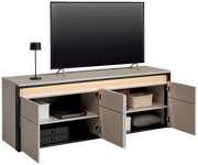 TV-Lowboard mit geöffneten Türen, zeigt Innenfächer mit Büchern, Körben und Dekorationen, seitliche Perspektive