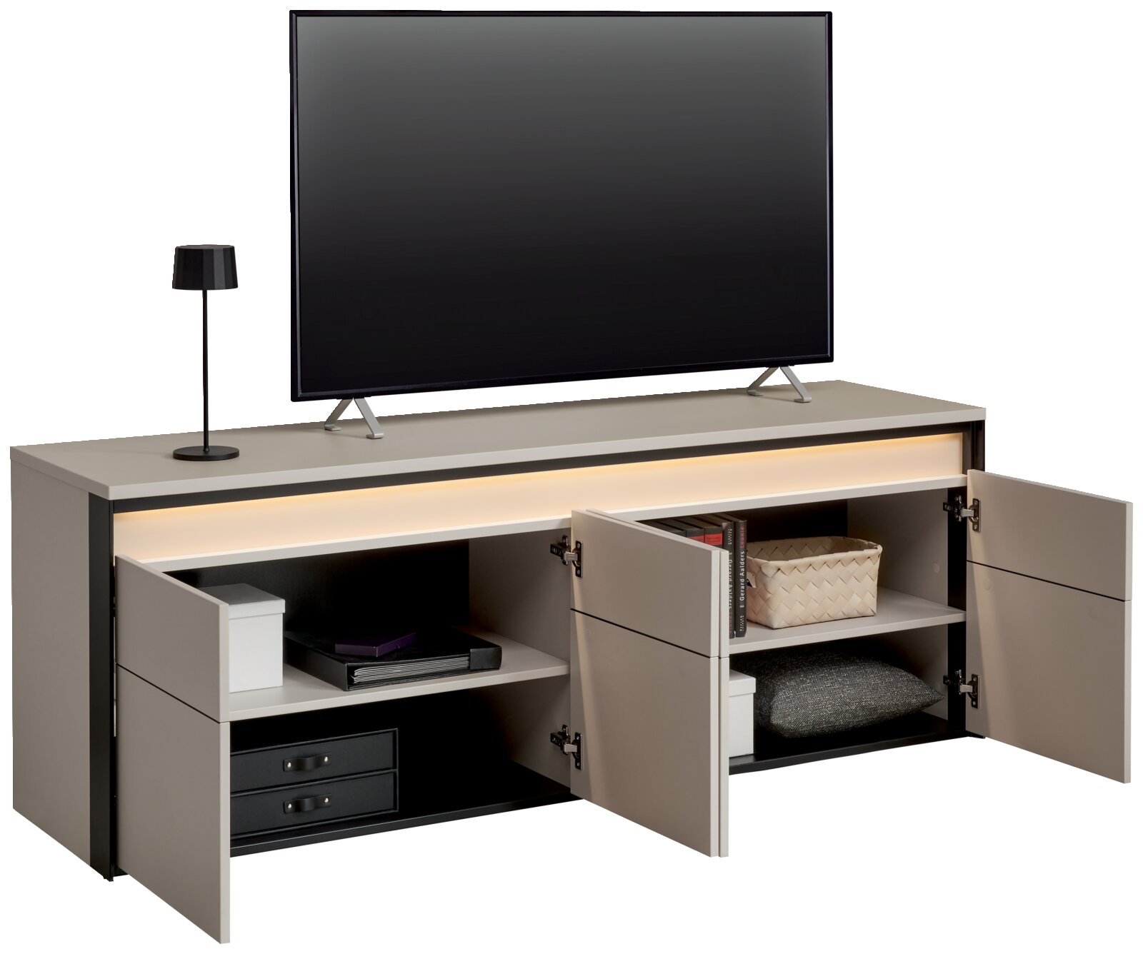 Tv-lowboard met open deuren, met daarin vakken met boeken, manden en decoraties, zijaanzicht